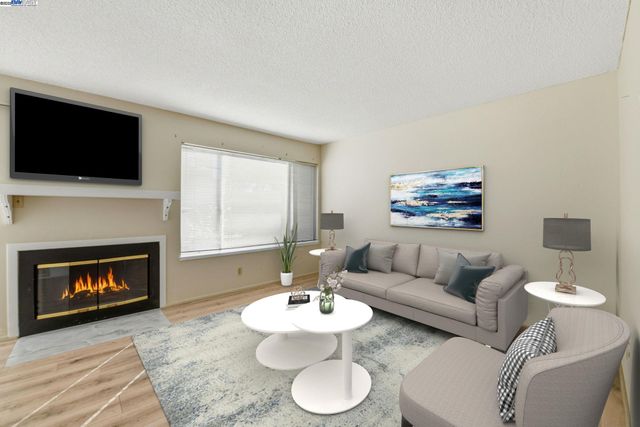 93 Cassia Dr, Hayward, CA 94544