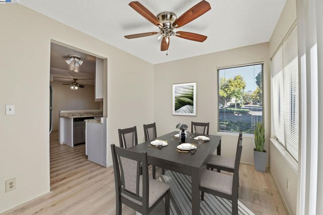 93 Cassia Dr, Hayward, CA 94544