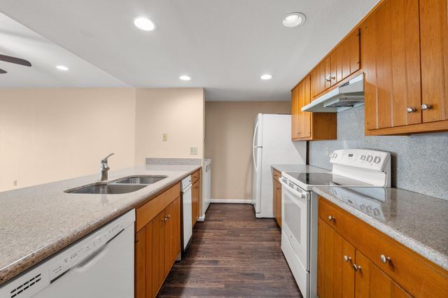 15575 Marina Drive 215C, Conroe, TX 77356