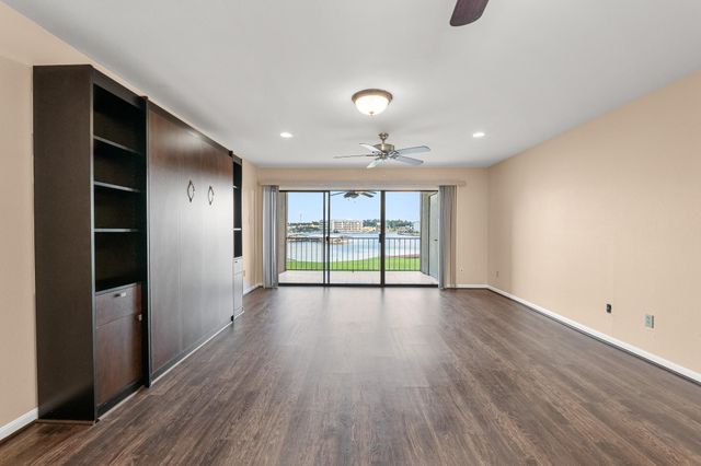 15575 Marina Drive 215C, Conroe, TX 77356