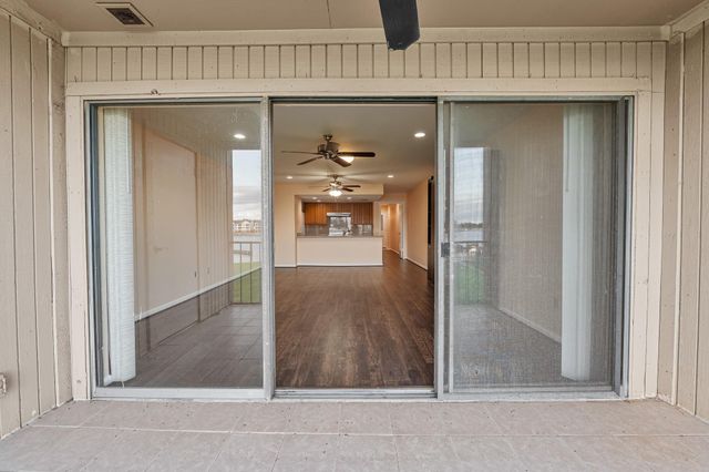 15575 Marina Drive 215C, Conroe, TX 77356