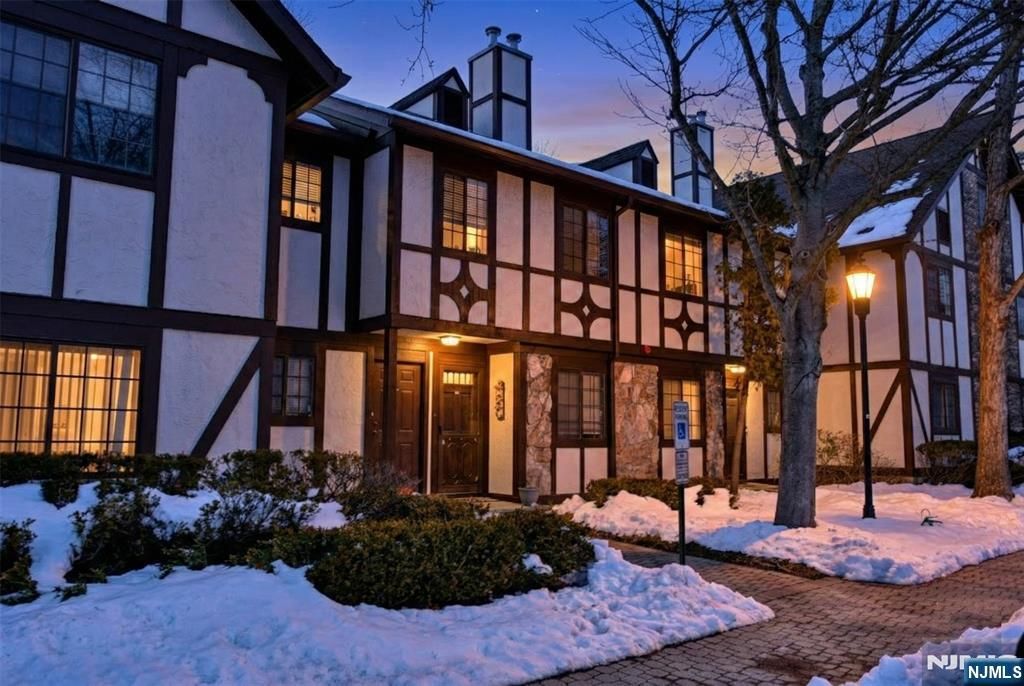 3806 Melville Court, Mahwah, NJ 07430