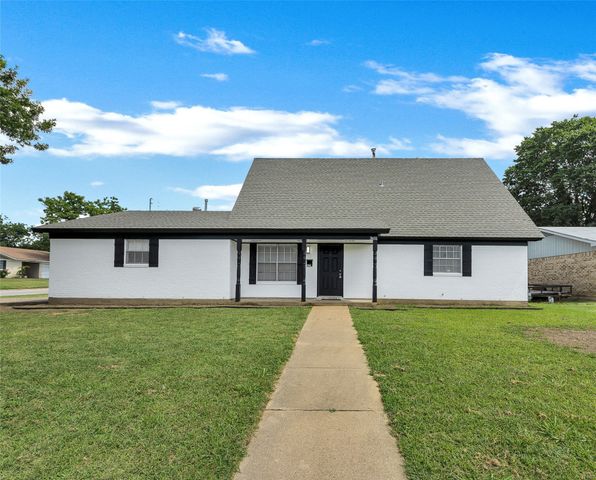 3651 Rough Creek Road, Forest Hill, TX 76140