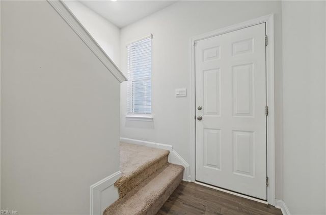 1519 Stanford LN, Newport News, VA 23608
