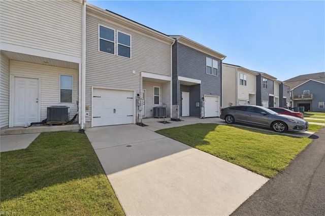 1519 Stanford LN, Newport News, VA 23608