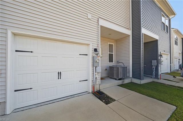 1519 Stanford LN, Newport News, VA 23608