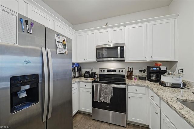 1519 Stanford LN, Newport News, VA 23608