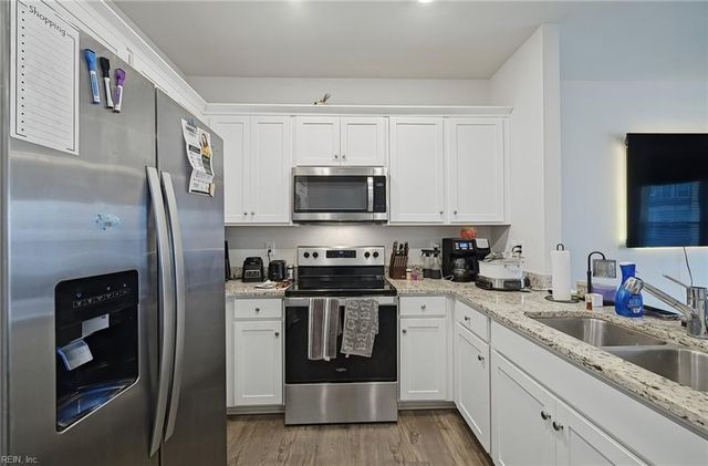1519 Stanford LN, Newport News, VA 23608