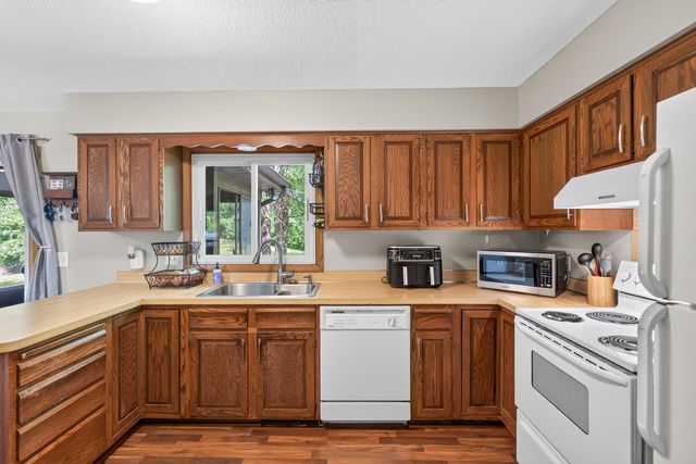 3884 Calcite Drive, Eagan, MN 55122