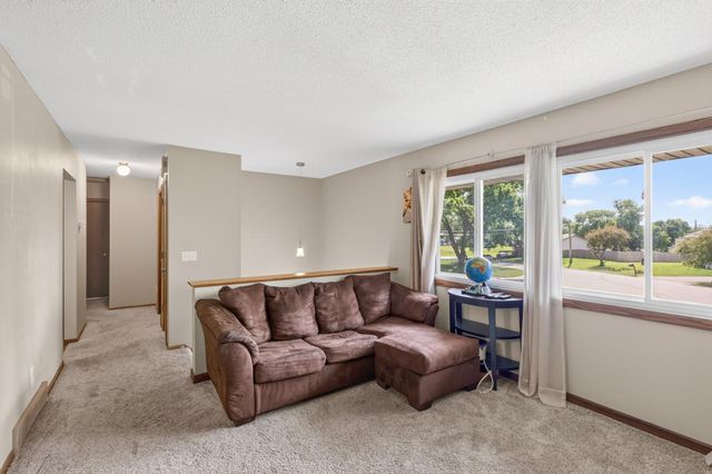 3884 Calcite Drive, Eagan, MN 55122