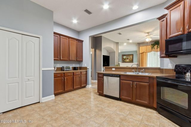 9557 ADELAIDE Drive, Jacksonville, FL 32244