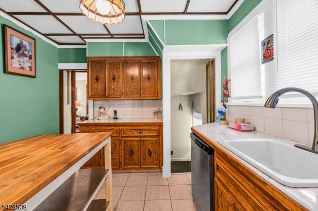 1281 Longfellow Ave, Teaneck Twp., NJ 07666