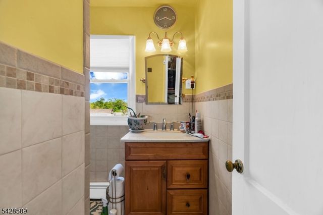1281 Longfellow Ave, Teaneck Twp., NJ 07666