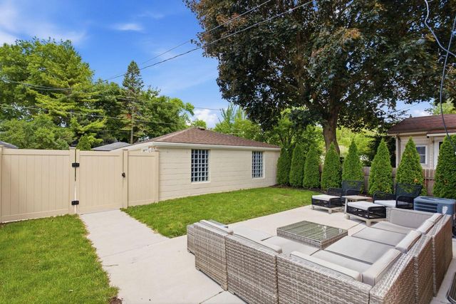 3379 S Burrell STREET, Milwaukee, WI 53207