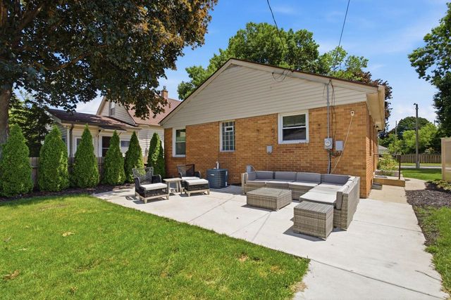 3379 S Burrell STREET, Milwaukee, WI 53207
