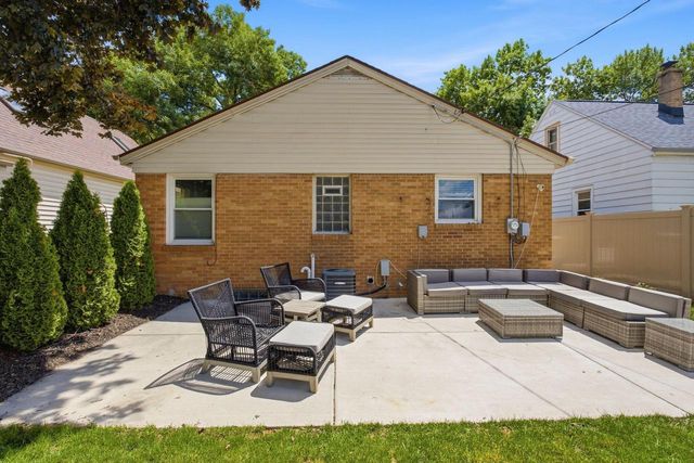3379 S Burrell STREET, Milwaukee, WI 53207