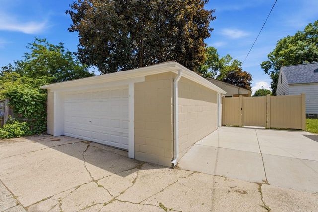 3379 S Burrell STREET, Milwaukee, WI 53207