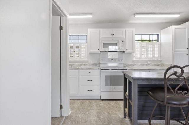 302 E Gordon Avenue, Rossville, GA 30741
