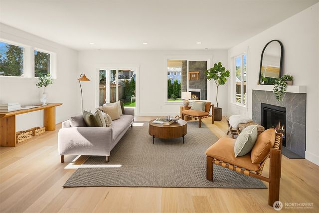 805 Hoquiam Ave NE, Renton, WA 98059