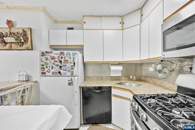 285 Aycrigg Avenue, Passaic, NJ 07055