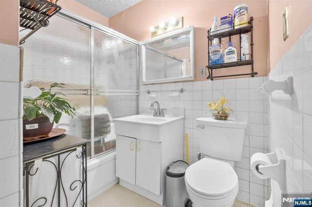285 Aycrigg Avenue, Passaic, NJ 07055