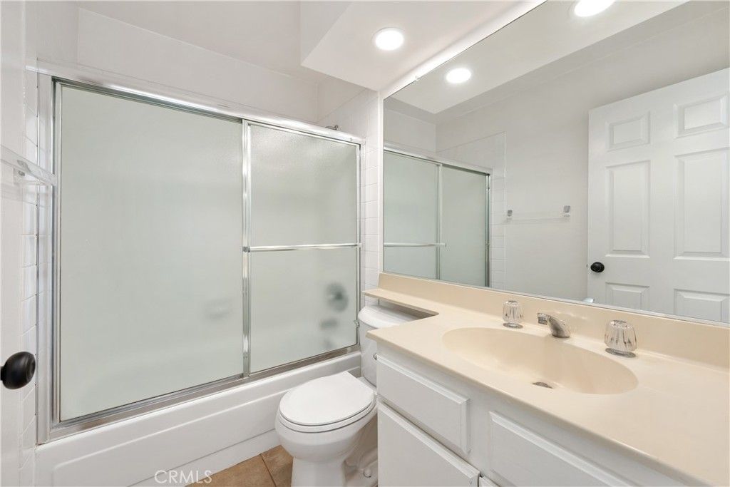 Image 12 of property listing at 3101 Plaza Del Amo 101, Torrance, CA 90503