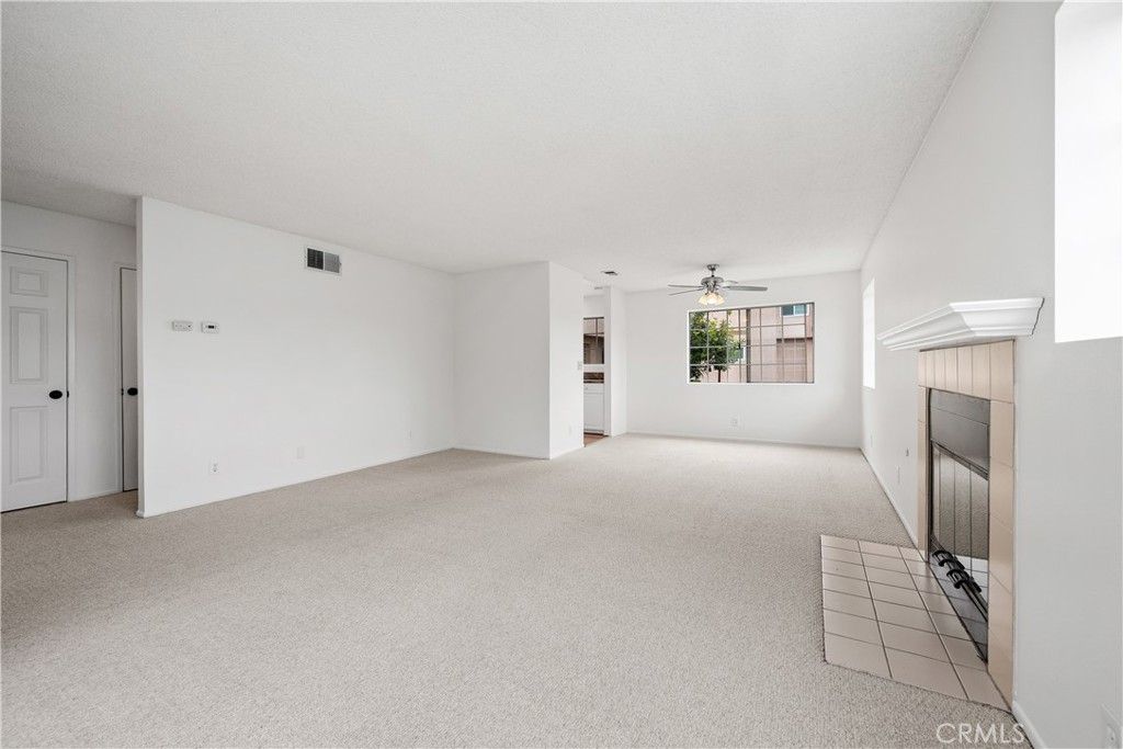 Image 3 of property listing at 3101 Plaza Del Amo 101, Torrance, CA 90503