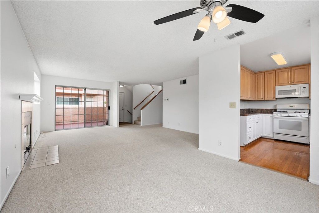Image 4 of property listing at 3101 Plaza Del Amo 101, Torrance, CA 90503