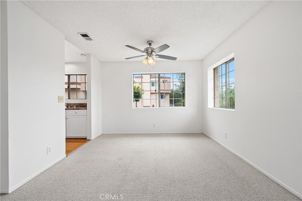 Image 6 of property listing at 3101 Plaza Del Amo 101, Torrance, CA 90503