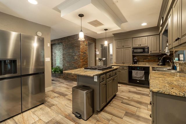 6700 S HILL CREEK RD, Columbia, MO 65203