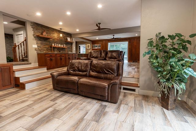 6700 S HILL CREEK RD, Columbia, MO 65203