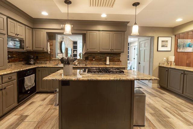 6700 S HILL CREEK RD, Columbia, MO 65203