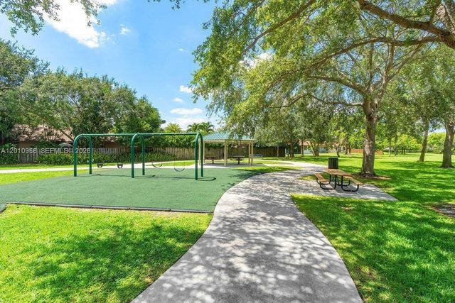 1367 Riverside Cir 1367, Wellington, FL 33414