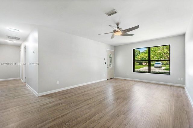 1367 Riverside Cir 1367, Wellington, FL 33414