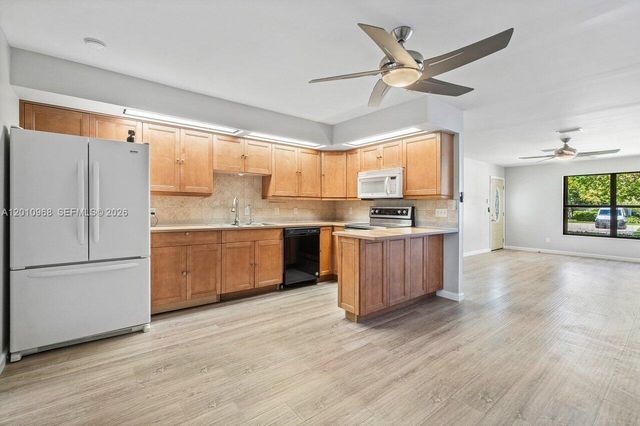 1367 Riverside Cir 1367, Wellington, FL 33414