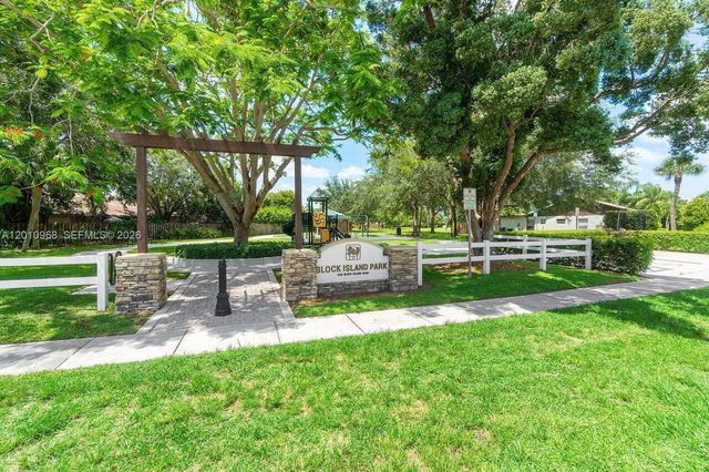 1367 Riverside Cir 1367, Wellington, FL 33414
