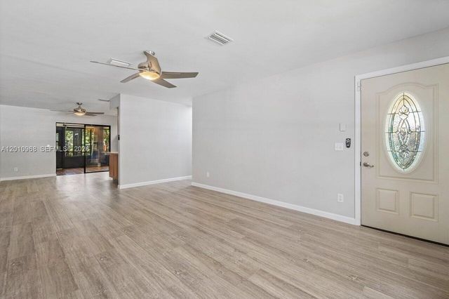 1367 Riverside Cir 1367, Wellington, FL 33414