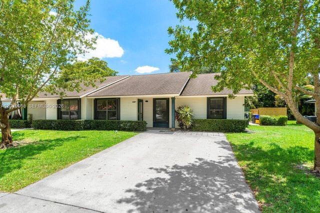 1367 Riverside Cir 1367, Wellington, FL 33414
