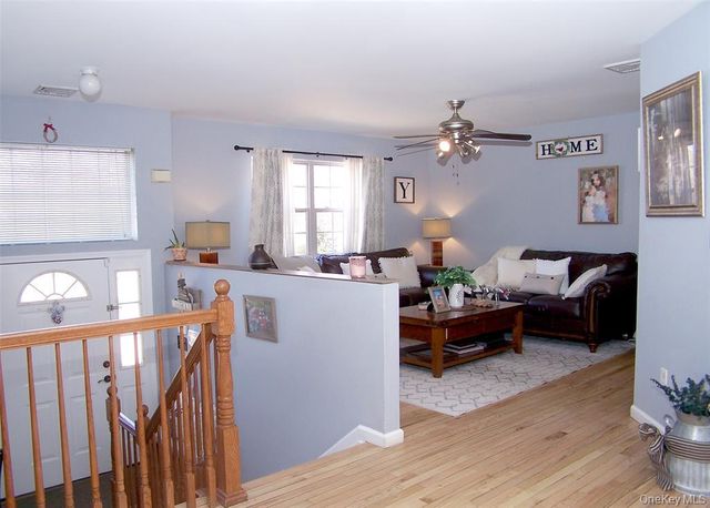 11 Doral Lane, Yaphank, NY 11980