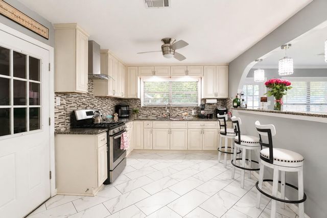 1211 Alamo Street, Rosenberg, TX 77471