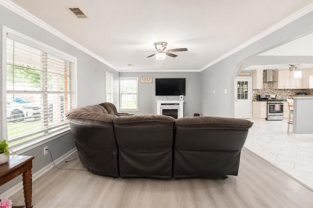 1211 Alamo Street, Rosenberg, TX 77471