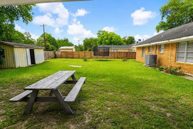 1211 Alamo Street, Rosenberg, TX 77471