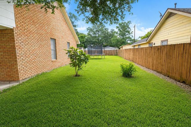 1211 Alamo Street, Rosenberg, TX 77471