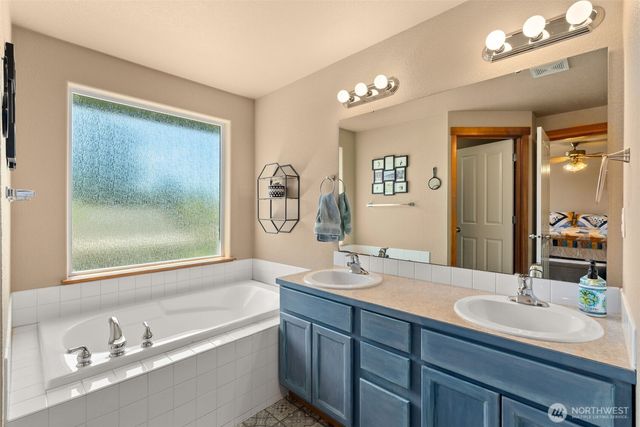 1835 Yew Avenue NE, Olympia, WA 98506