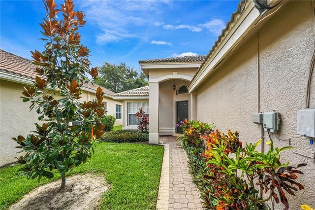 1346 Triandra LN, Naples, FL 34119