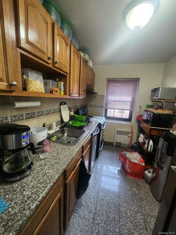 118-60 Metropolitan Avenue 3E, Kew Gardens, NY 11415