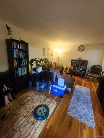 118-60 Metropolitan Avenue 3E, Kew Gardens, NY 11415