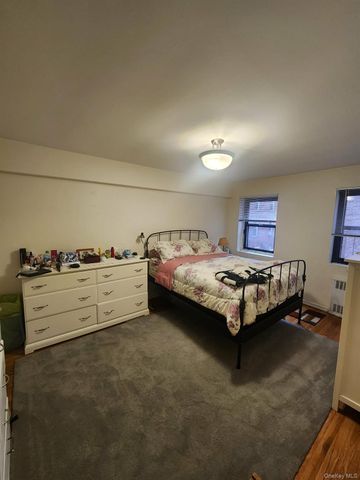 118-60 Metropolitan Avenue 3E, Kew Gardens, NY 11415