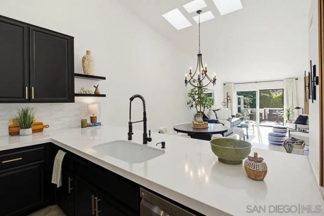 12795 Via Moura, San Diego, CA 92128