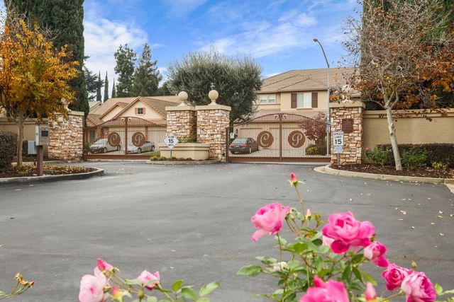 4305 Lourmarin Ln, Modesto, CA 95356